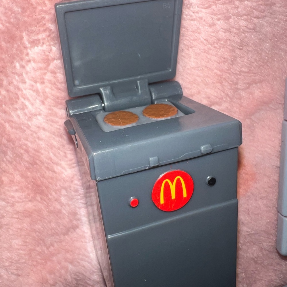 3 lil mcdonald’s toys